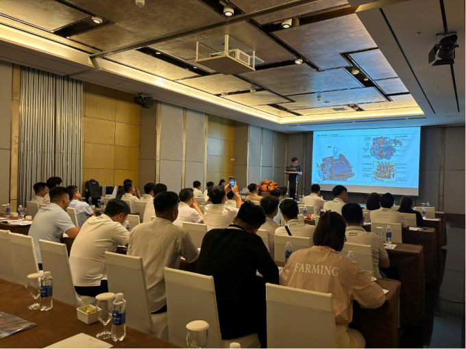 1-1775779910-2703-1775779979 Đại diện hãng chia sẻ chuyên môn tại hội thảo. Ảnh: Kixx