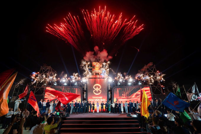 Đại diện các đơn vị phân phối tại lễ ra quân dự án. Ảnh: 360Land