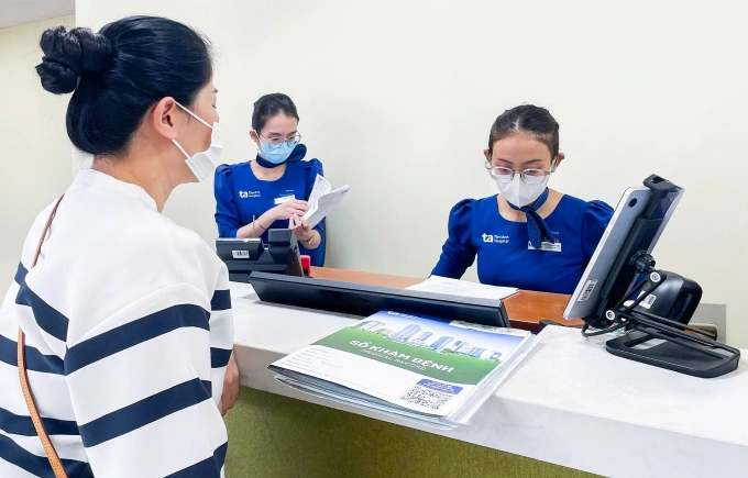 Chị Hương tái khám tại Bệnh viện Đa khoa Tâm Anh TP HCM. Ảnh: Đình Lâm