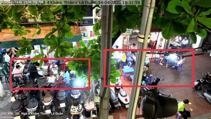 Trước số 138 Lê Duẩn, phường Văn Miếu – Quốc Tử Giám, sử dụng trái phép vỉa hè để kinh doanh dịch vụ ăn uống. Ảnh: Công an Hà Nội