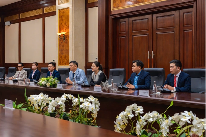 Các đại diện VinFast, Taxi Lavi và GSM tại lễ ký hợp tác. Ảnh: GSM