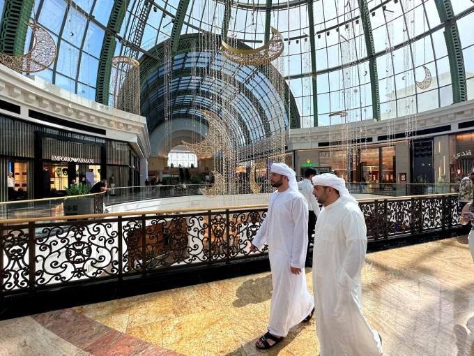 Một góc bên trong trung tâm thương mại Mall of the Emirates ở Dubai ngày 22/3. Ảnh: Reuters
