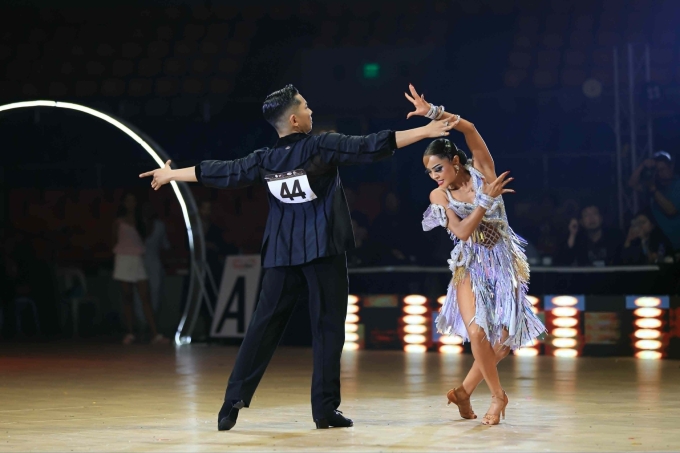 Phan Hiển - Thu Hương thể hiện nội dung toàn năng Latin (5 điệu). Ảnh: Nhân vật cung cấp