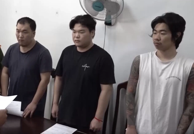 Ba người Hàn Quốc bị Interpol truy nã đỏ, bị bắt giữ tại Nha Trang. Ảnh: Công an Khánh Hòa