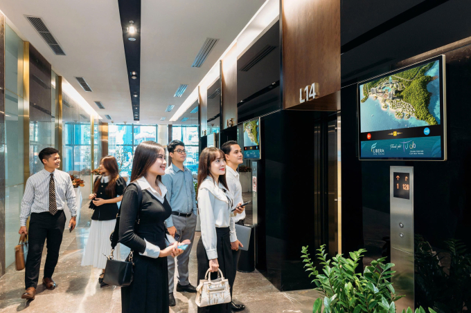 Quảng cáo xuất hiện trên màn hình thang máy, thu hút sự chú ý của người tiêu dùng. Ảnh: Chicilon Media