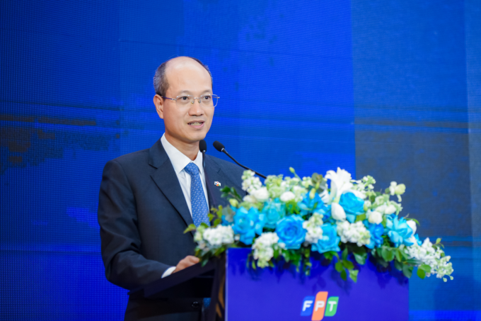 Ông Nguyễn Thế Phương, Phó tổng giám đốc FPT phát biểu tại phiên họp thường niên ngày 16/4. Ảnh: FPT