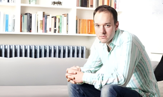 Alex Preston viết nhiều cho tờ Observer và Financial Times, cộng tác The Guardian và Economist. Ông đã viết sáu bài phê bình cho New York Times, từ năm 2021 đến 2026. Ông là tác giả của sáu cuốn sách, gần nhất là A Stranger in Corfu, xuất bản hồi tháng 2. Ảnh: Katherine Rose