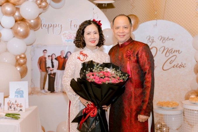 Vợ chồng nghệ sĩ trong buổi kỷ niệm 30 năm ngày cưới. Ảnh: Nhân vật cung cấp