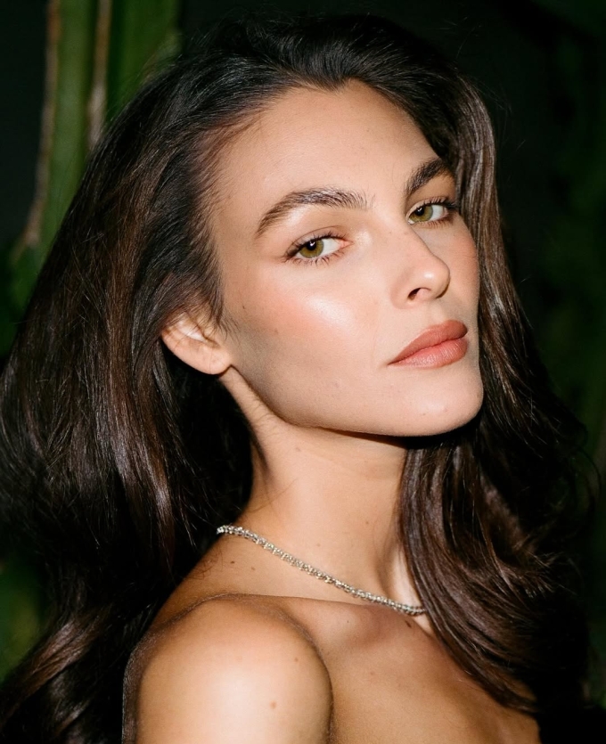 Siêu mẫu Vittoria Ceretti - bạn gái tài tử Leonardo DiCaprio - theo đuổi mốt lông mi ma. Ảnh: Instagram Vittoria Ceretti