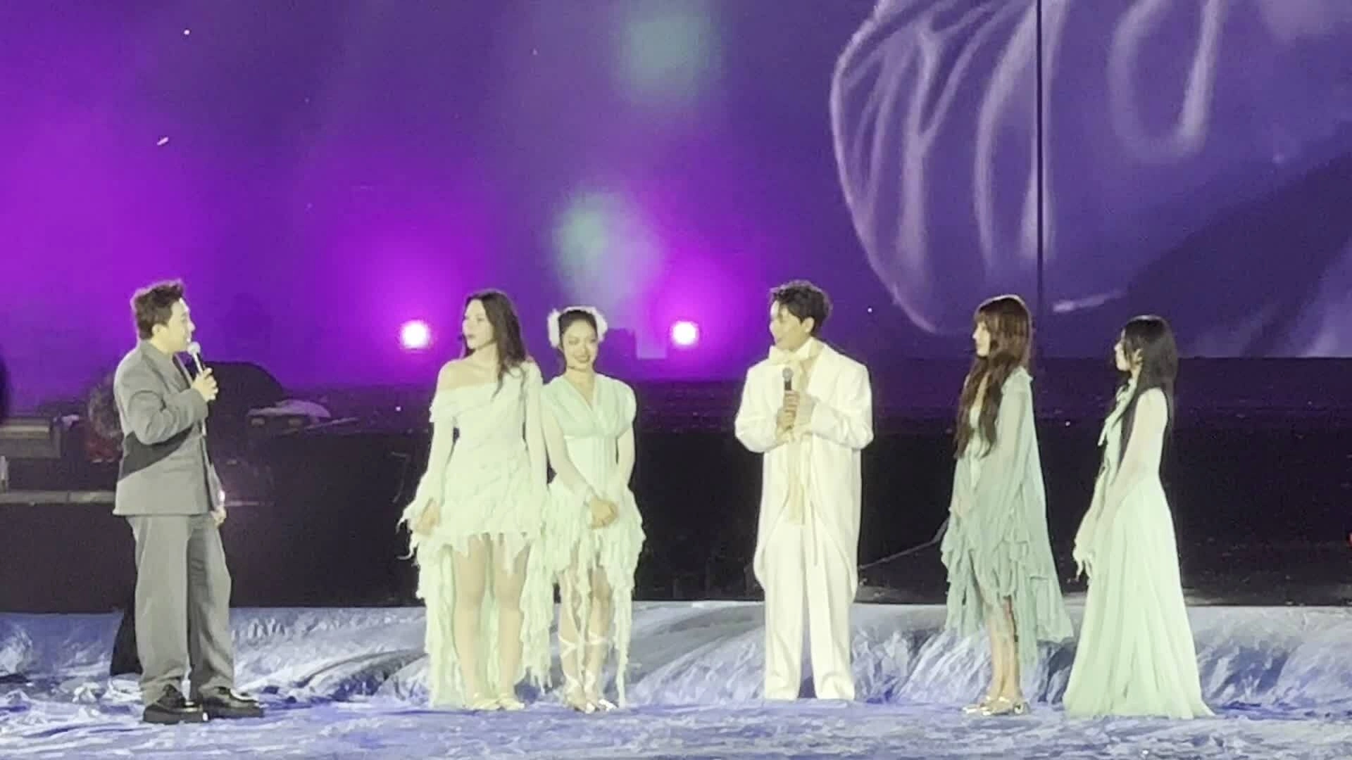 Bích Phương, Tăng Duy Tân giao lưu trên sân khấu concert Em xinh say hi