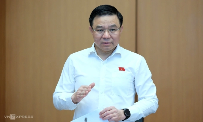 bo-truong-cong-thuong-jpg-1775-2417-7801-1775808264 Bộ trưởng Công Thương Lê Mạnh Hùng phát biểu tại phiên thảo luận sáng 10/4. Ảnh: Anh Tú