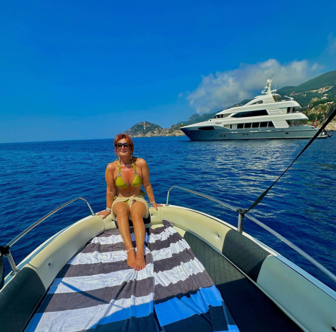 Kelly Kershaw đăng ảnh đi thuyền trong chuyến du lịch. Ảnh: Sun