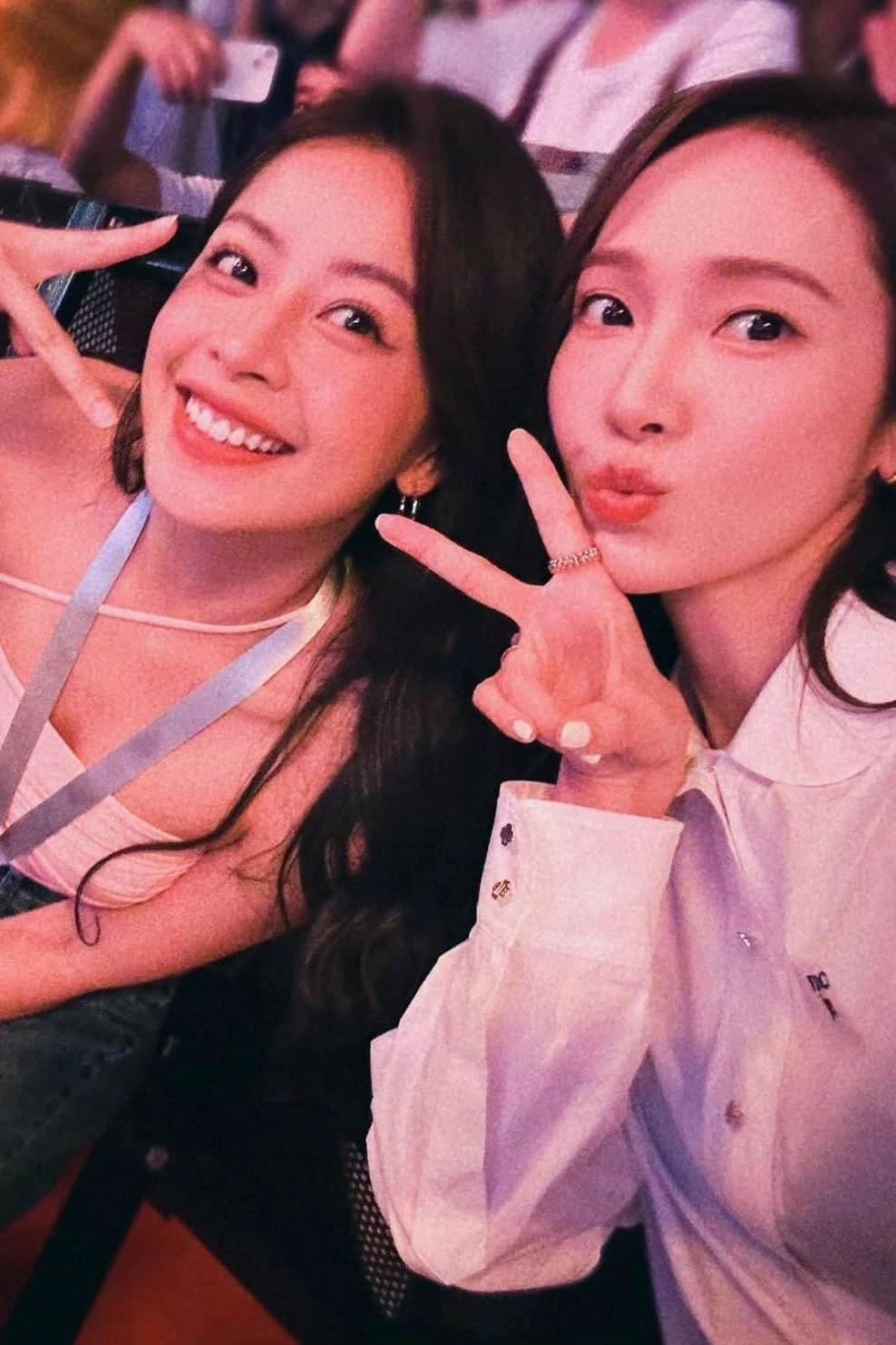 Chi Pu, Jessica nhún nhảy theo nhạc