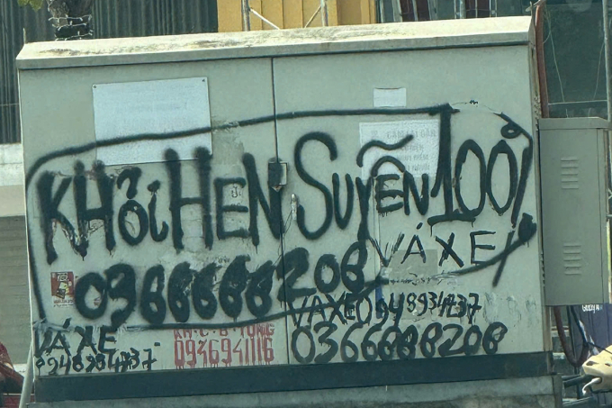 Hộp đựng cáp ở Nghệ An bị Sơn xịt sơn quảng cáo thuốc hen suyễn. Ảnh: Công an cung cấp