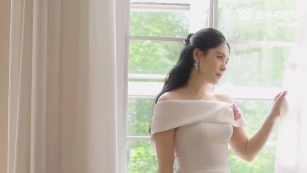 Chung Hân Đồng ở tuổi 44