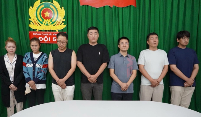 7 nghi can bị cáo buộcMôi giới mại dâm. Ảnh: Công an TP HCM