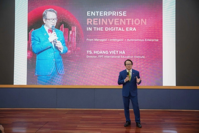 TS. Hoàng Việt Hà, Viện trưởng Đại học quốc tế FPT chia sẻ tại hội thảo. Ảnh: Swinburne Vietnam