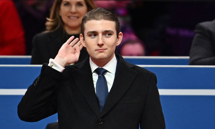 Đám đông reo hò khi Tổng tống Donald Trump giới thiệu Barron