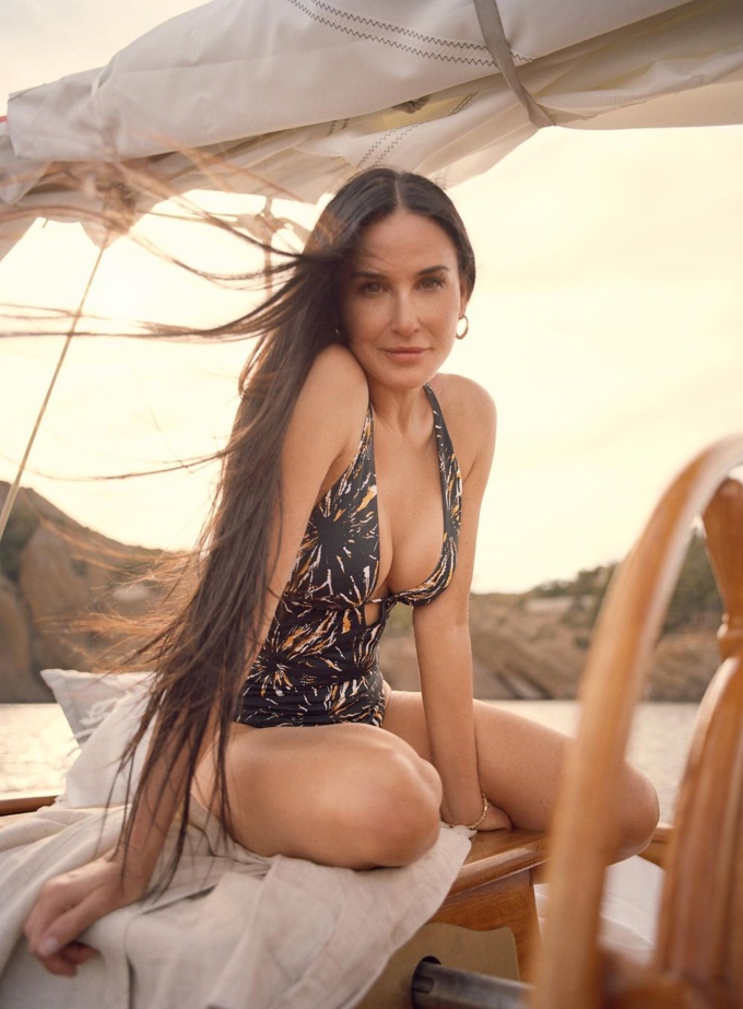 Ở tuổi trung niên, Demi Moore giữ được vóc dáng gọn gàng nhờ tập luyện bền bỉ. Ảnh: Instagram Demi Moore