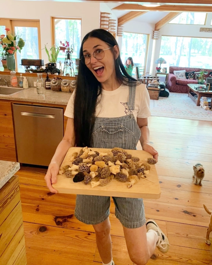 Demi Moore khoe món nấm - một trong những món ăn thô yêu thích của cô. Ảnh: Instagram Demi Moore