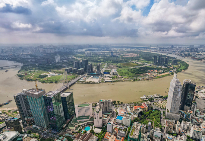 Bất động sản khu trung tâm TP HCM, đối diện Khu đô thị mới Thủ Thiêm tháng 7/2025. Ảnh: Quỳnh Trần