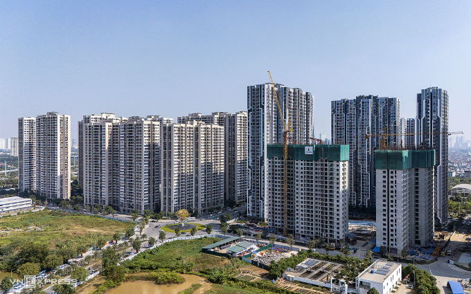 Một dãy chung cư phía tây Hà Nội. Ảnh: Giang Huy