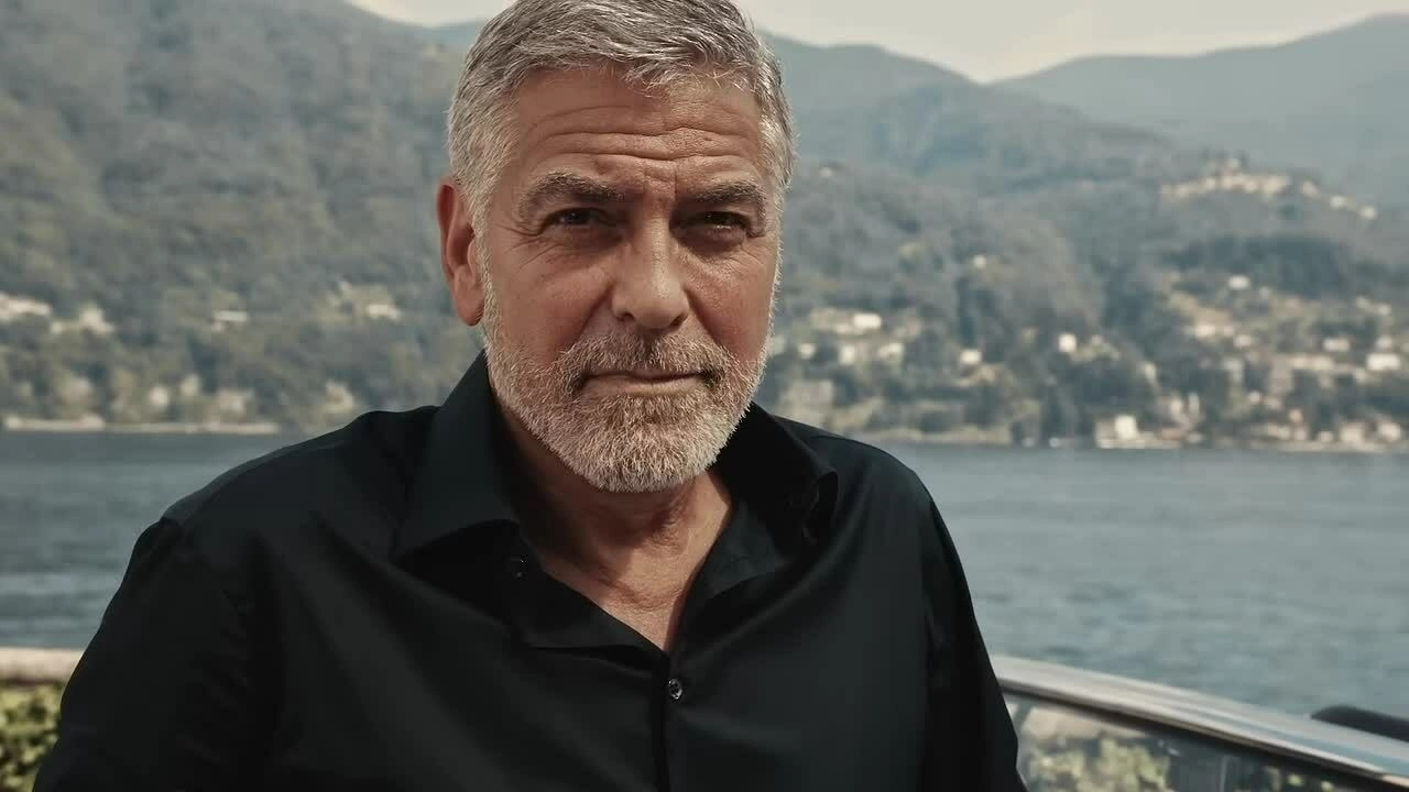 George Clooney trong quảng cáo đồng hồ