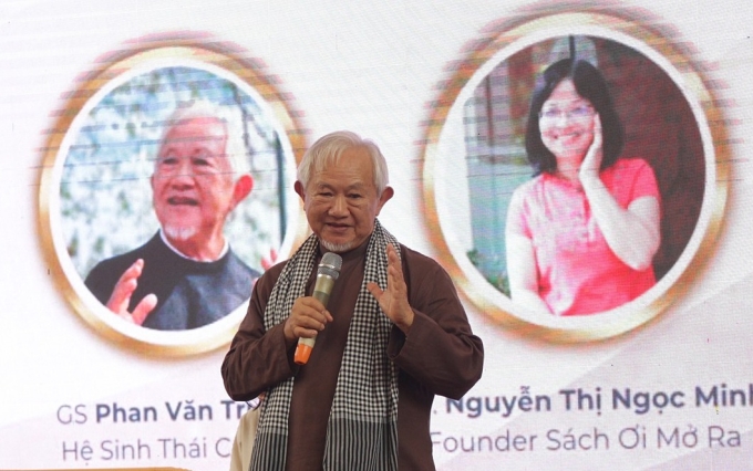 Giáo sư Phan Văn Trường tại buổi tọa đàm hôm 11/4. Theo ban tổ chức, chủ đề sự kiện do ông chọn, thu hút hàng trăm bạn đọc đăng ký. Ảnh: Sách Thái Hà