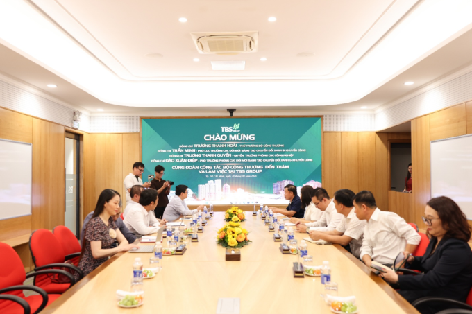 image-783535950-extractword-0-9516-7508-1775975155 Đoàn công tác do Thứ trưởng Bộ Công thương Trương Thanh Hoài làm trưởng đoàn cùng đại diện các cục chuyên môn, Lefaso và TBS Group. Ảnh: TBS Group