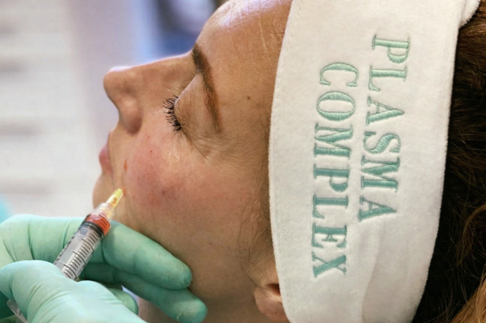 Quá trình sử dụng công nghệ Plasma Complex để trẻ hóa làn da. Ảnh: KeyMed