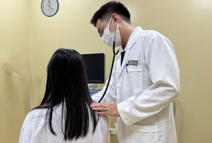 Bác sĩ cho biết dịch màng phổi của thai phụ giảm dần trong ngày tái khám. Ảnh: Bệnh viện Đa khoa Tâm Anh