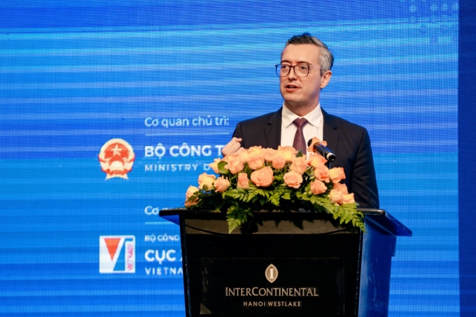 Tiến sĩ Santiago Velasquez phát biểu tại sự kiện. Ảnh: RMIT