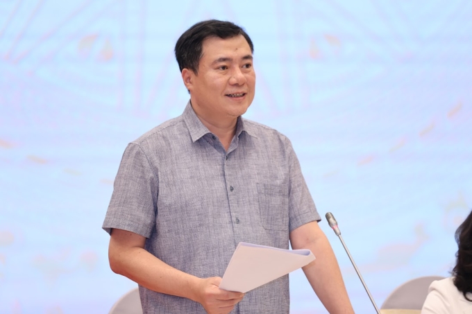 Thứ trưởng Công Thương Nguyễn Sinh Nhật Tân phát biểu tại họp báo, ngày 4/4. Ảnh: VGP