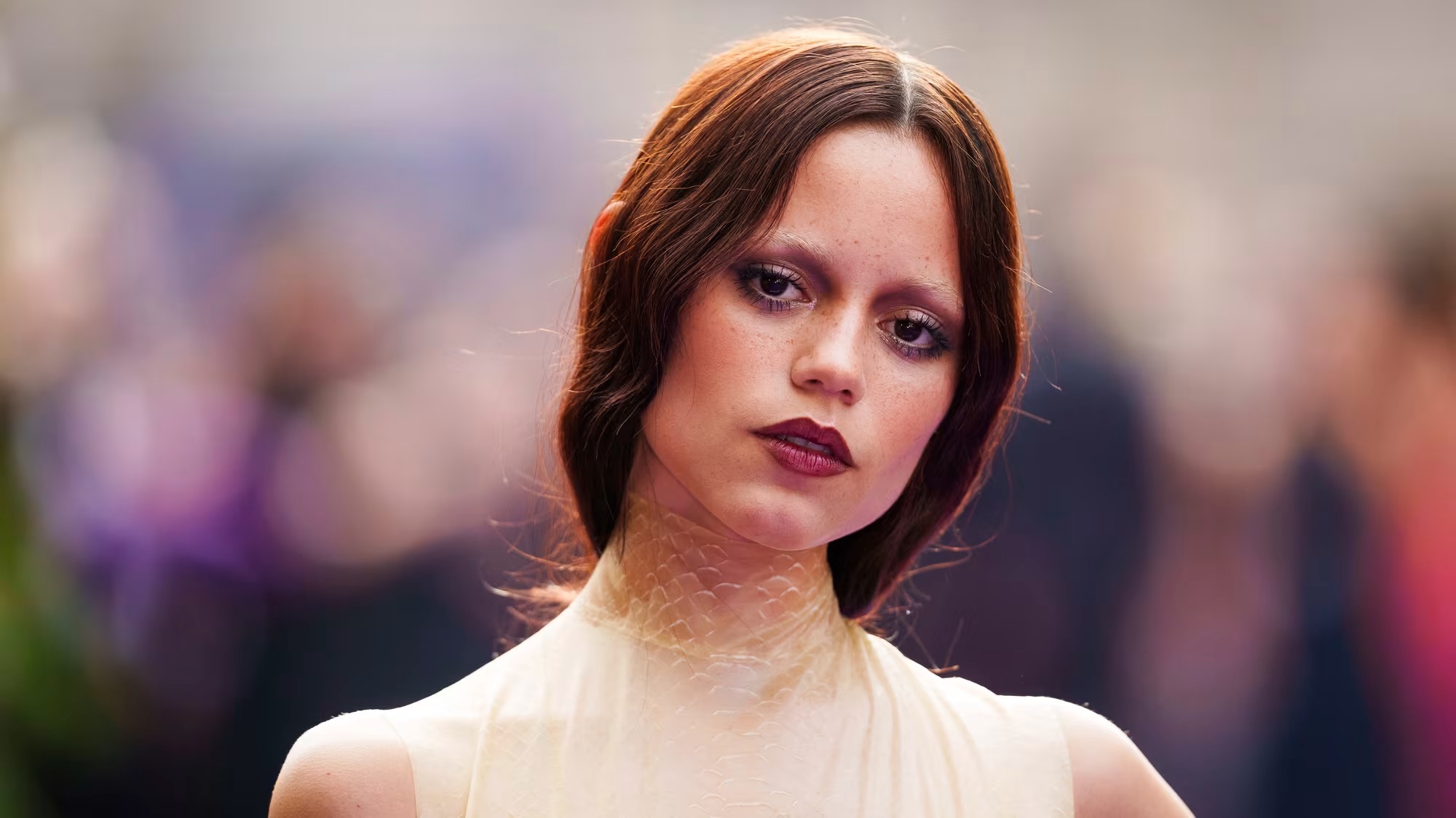 Jenna Ortega ở buổi ra mắt Wednesday 2 tại London