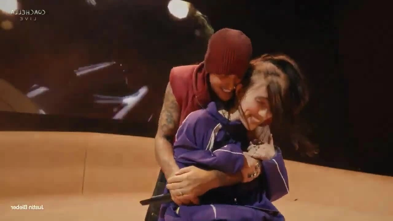 Justin Bieber và Billie Eilish trên sân khấu Coachella