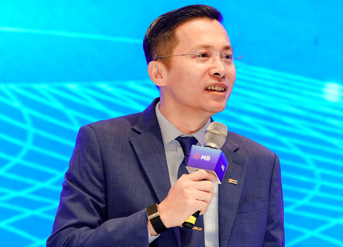 Ông Phạm Như Ánh, Tổng giám đốc MB, trả lời cổ đông trong phiên họp thường niên ngày 18/4. Ảnh: MBB.