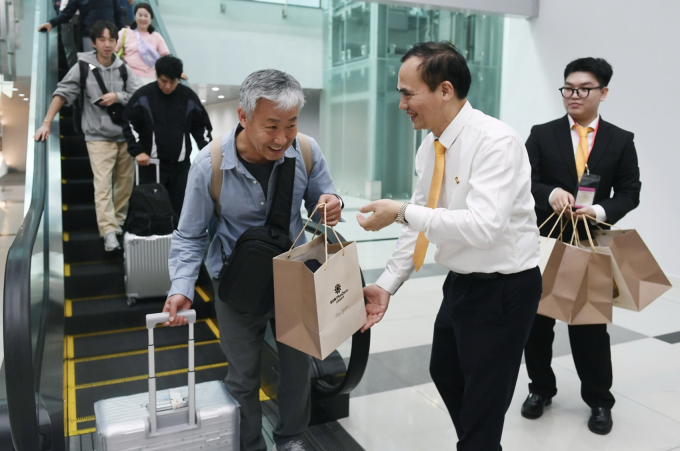 Du khách được chào đón tại Cảng hàng không quốc tế Phú Quốc. Ảnh: Sun PhuQuoc Airways