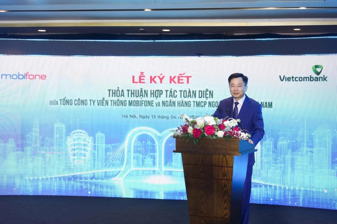Thiếu tướng Trương Sơn Lâm, Chủ tịch Tổng công ty Viễn thông MobiFone phát biểu tại lễ ký kết. Ảnh: MobiFone