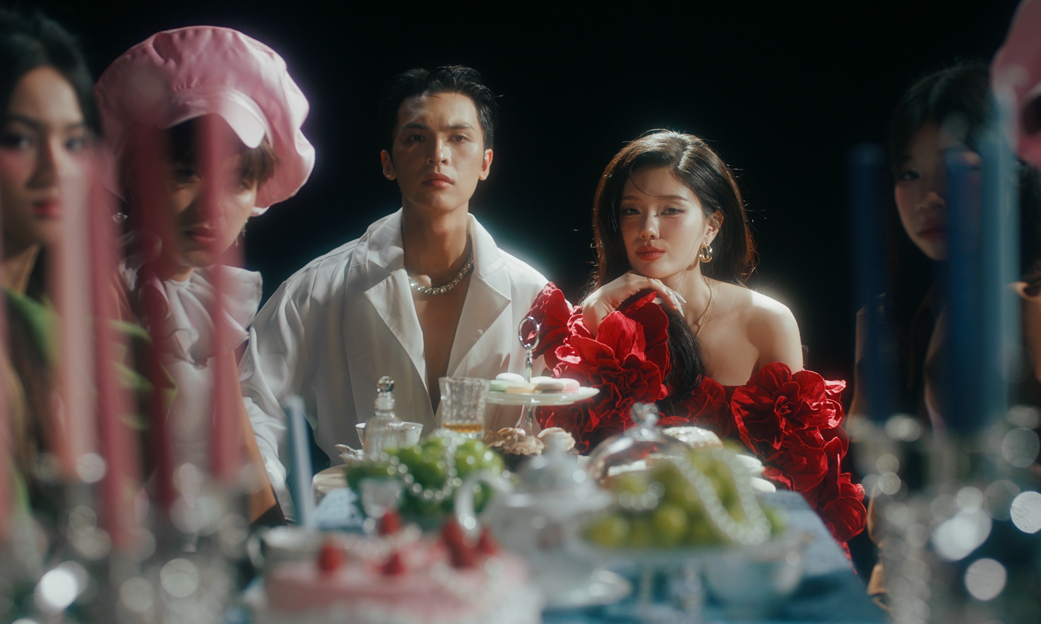 MV 'Mê cung' của Rayeon kết hợp Công Dương