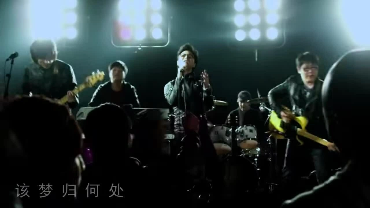 MV "Tồn tại" của Uông Phong