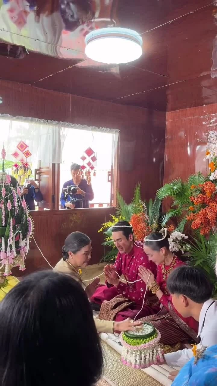 Nadech Kugimiya và Yaya Urassaya trong lễ cưới