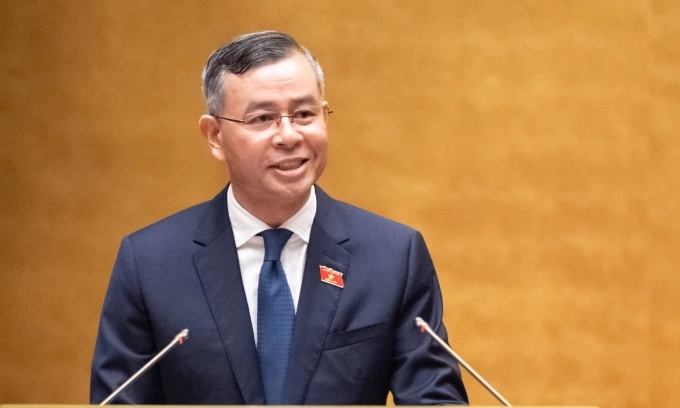 Bộ trưởng Tài chính Ngô Văn Tuấn trình bày dự thảo nghị quyết chiều 9/4. Ảnh: Đại biểu Nhân dân