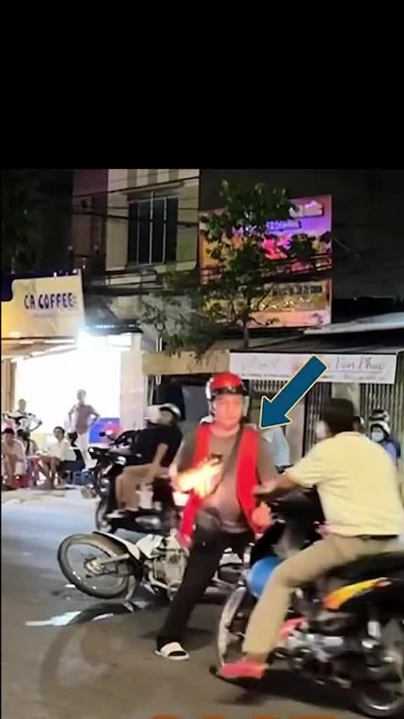 Người đàn ông lao xe vào shipper, thách thức cảnh sát bị xử phạt