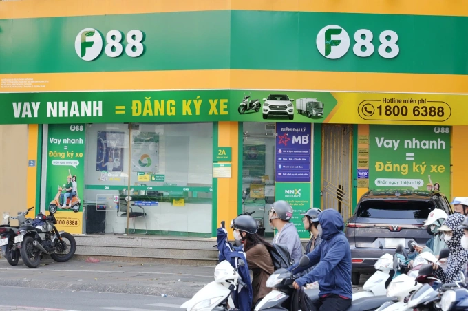 Bên ngoài một phòng giao dịch của F88 tại Hà Nội. Ảnh: F88