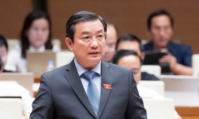 Phó chủ tịch Liên đoàn Lao động TP HCM Phạm Trọng Nhân phát biểu tại phiên họp chiều 20/4. Ảnh: Media Quốc hội