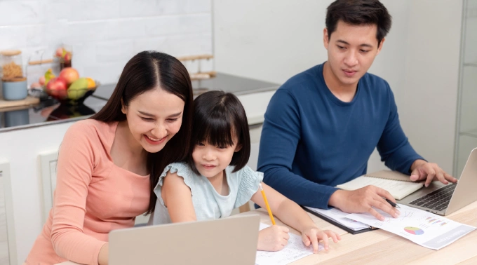 Gia đình chuẩn bị, cân đối tài chính cho các mục tiêu tương lai. Ảnh: Prudential