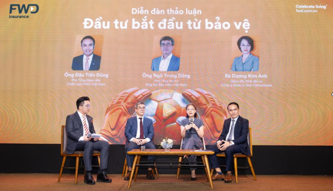 Các chuyên gia cùng thảo luận về chủ đề Đầu tư bắt đầu từ bảo vệ trong khuôn khổ Lễ giới thiệu FWD Đầu tư đón đầu. Ảnh: FWD