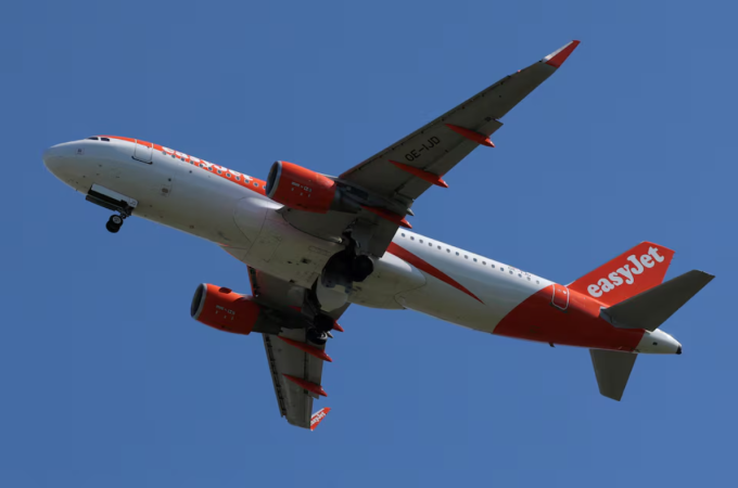 Một máy bay của easyJet cất cánh từ Pháp tháng 4/2026. Ảnh: Reuters