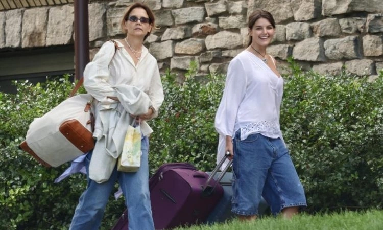 Suri Cruise chuyển vào ký túc xá đại học