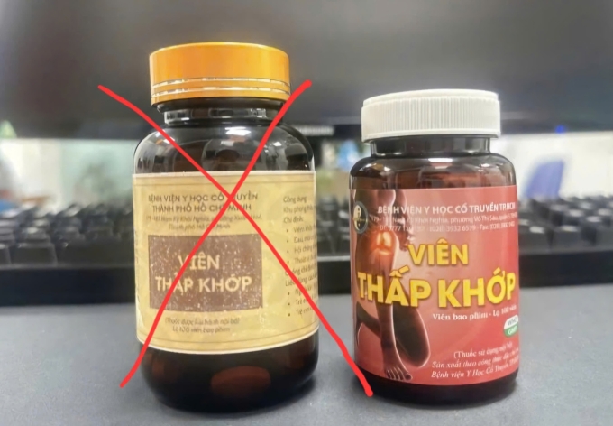 Lọ Viên thấp khớp giả (bên trái) và thuốc thật (bên phải). Ảnh: Bệnh viện cung cấp